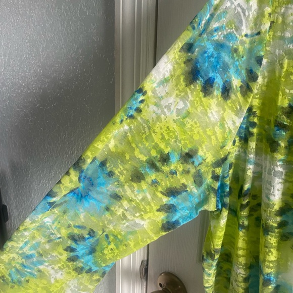 Colorful plus Size Top - Picture 4 of 4